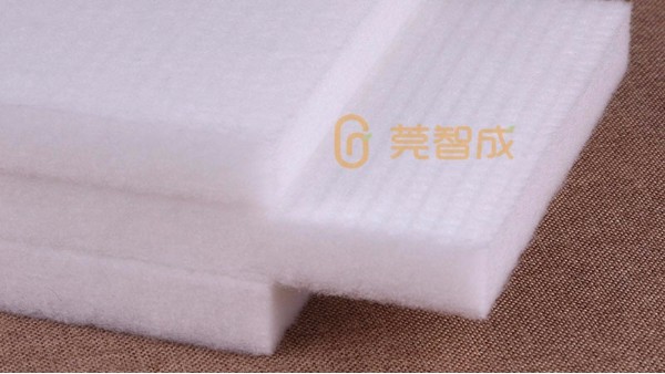 無(wú)膠棉生產(chǎn)廠家-給您分析無(wú)膠棉與噴膠棉有什么不一樣？